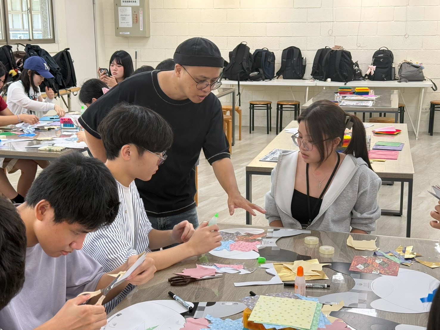 學員參與服飾設計與經營學系印花設計工作坊